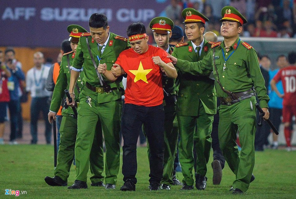 cdv qua khich vuot rao xuong san chia vui, que ngoc hai phan ung bang hanh dong dep (5) 4