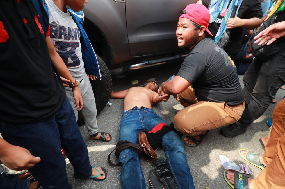 mua ve chung ket aff cup chen lan xo day hon loan ngat xiu (1) 5