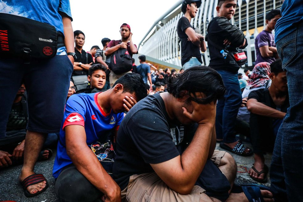 mua ve chung ket aff cup chen lan xo day hon loan ngat xiu (10) 5