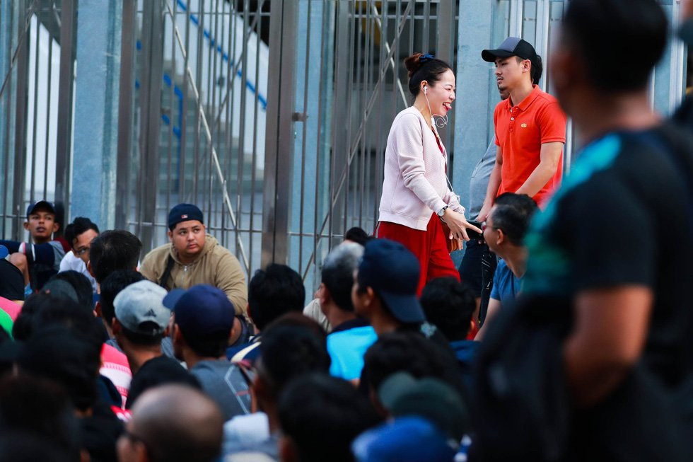 mua ve chung ket aff cup chen lan xo day hon loan ngat xiu (3)