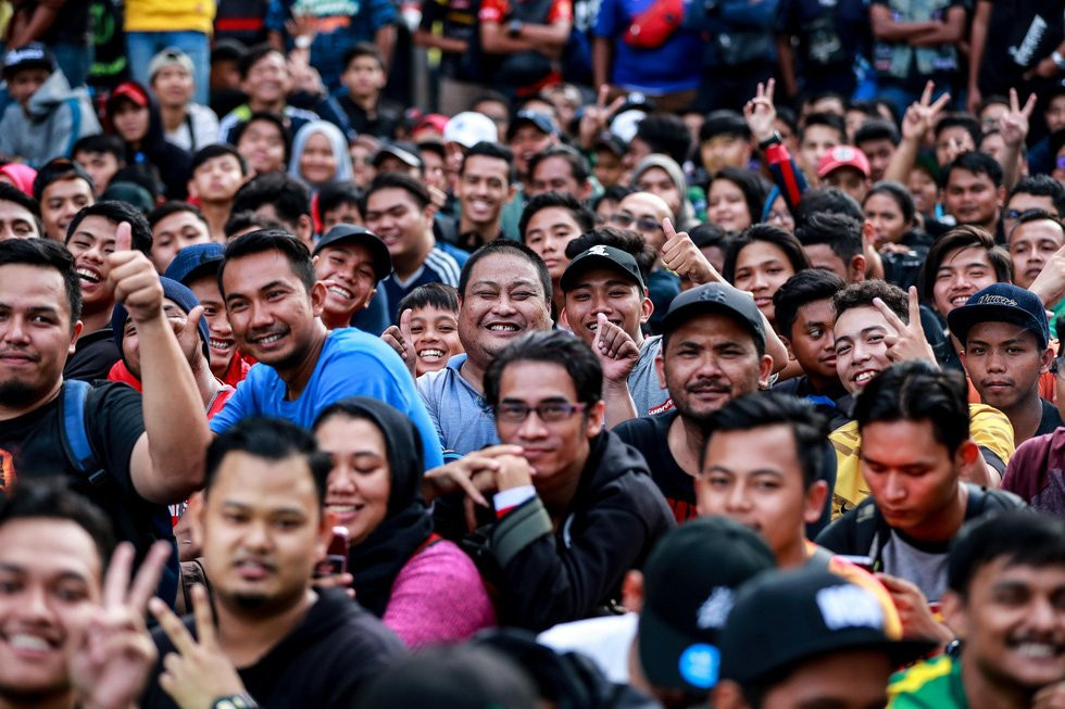 mua ve chung ket aff cup chen lan xo day hon loan ngat xiu (4) 3