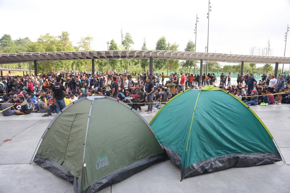 mua ve chung ket aff cup chen lan xo day hon loan ngat xiu (8) 5