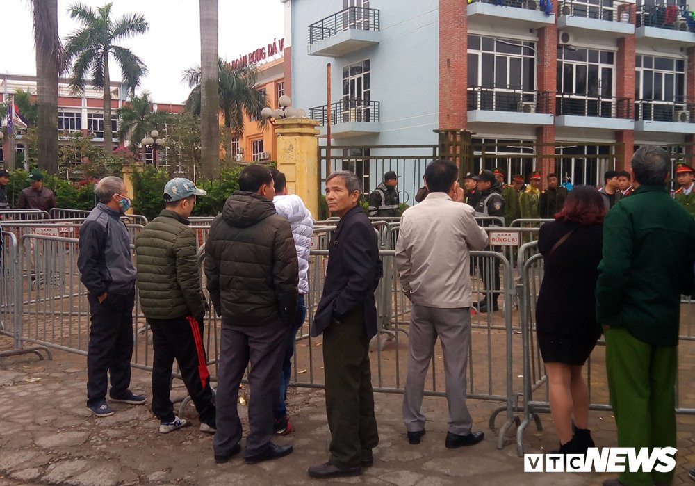 dam dong vay cong vff cong an dung hang rao noi bat xuat ngoai bat nhap (1) 3