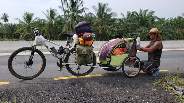 nguoi viet dau tien chay bo den singapore