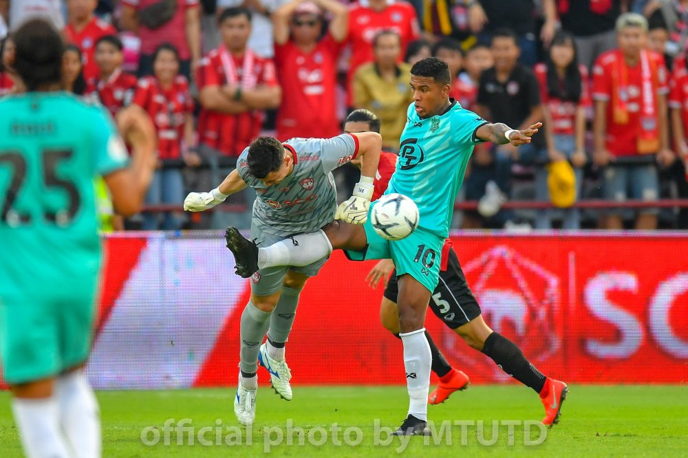 Dang Van Lam Muangthong (9) 3