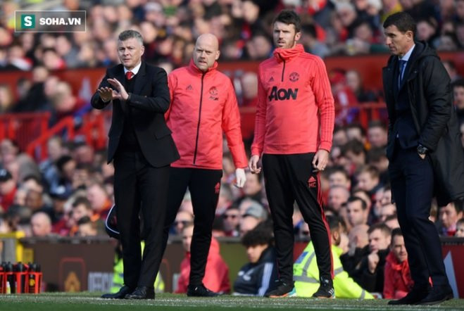 muon danh bai barcelona solskjaer phai tham khao bo doi quyen luc 3