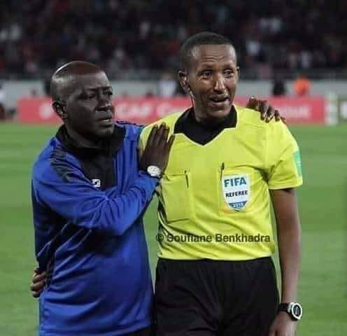 cau thu chan thuong khung khiep trong tai bat khoc giua tran dau