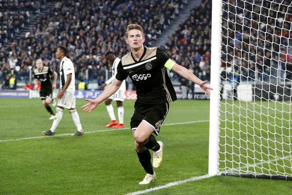 ronaldo khong ganh noi juventus ajax xuat sac vao ban ket Cup C1 (2)