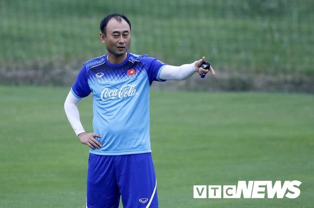 hagl thay hlv truong giao ghe nong cho tro ly hlv park hang seo