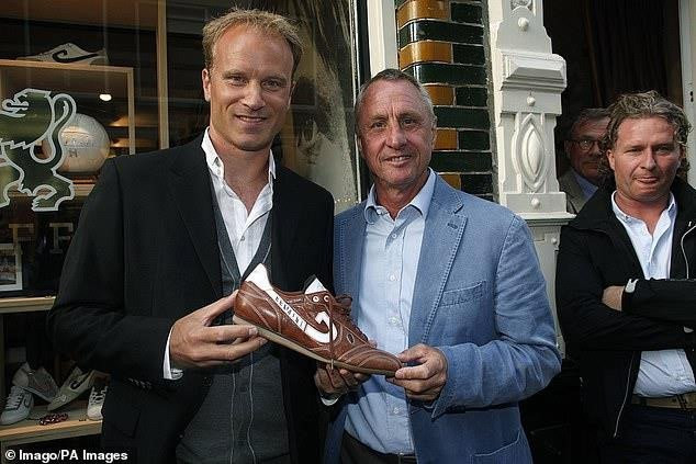 ajax hoi sinh tu bo vuc