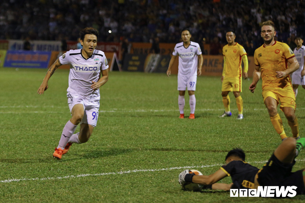 van toan felipe martin hagl thanh hoa (9) 9