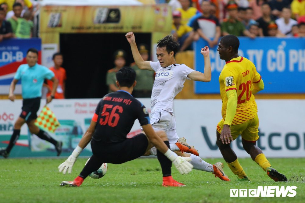 van toan nam dinh hagl v-league (1)