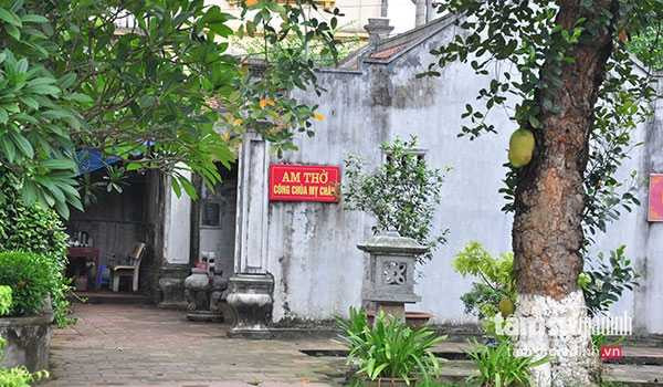 ven-man-bi-mat-ve-buc-tuong-khong-dau-my-chau-350