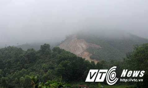 nguoi-dan-ba-song-sot-duoi-ban-tay-ac-quy-2