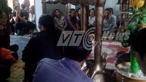 su-that-soc-ve-nha-ngoai-cam-danh-nguoi-chui-tuc-bua-bai-2 3