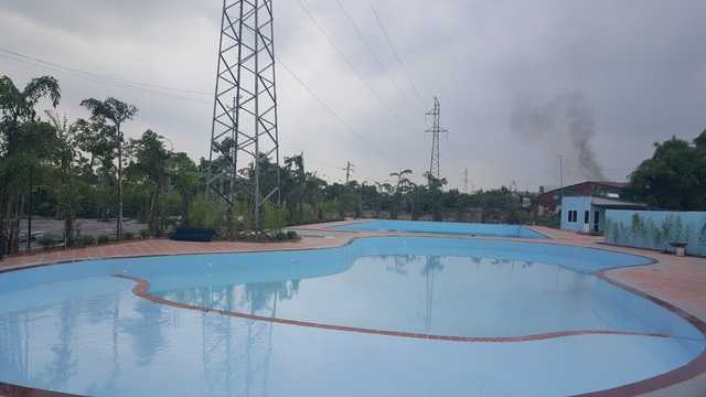 tram-xang-khong-phep-be-boi-sat-cot-dien-cao-the-0029