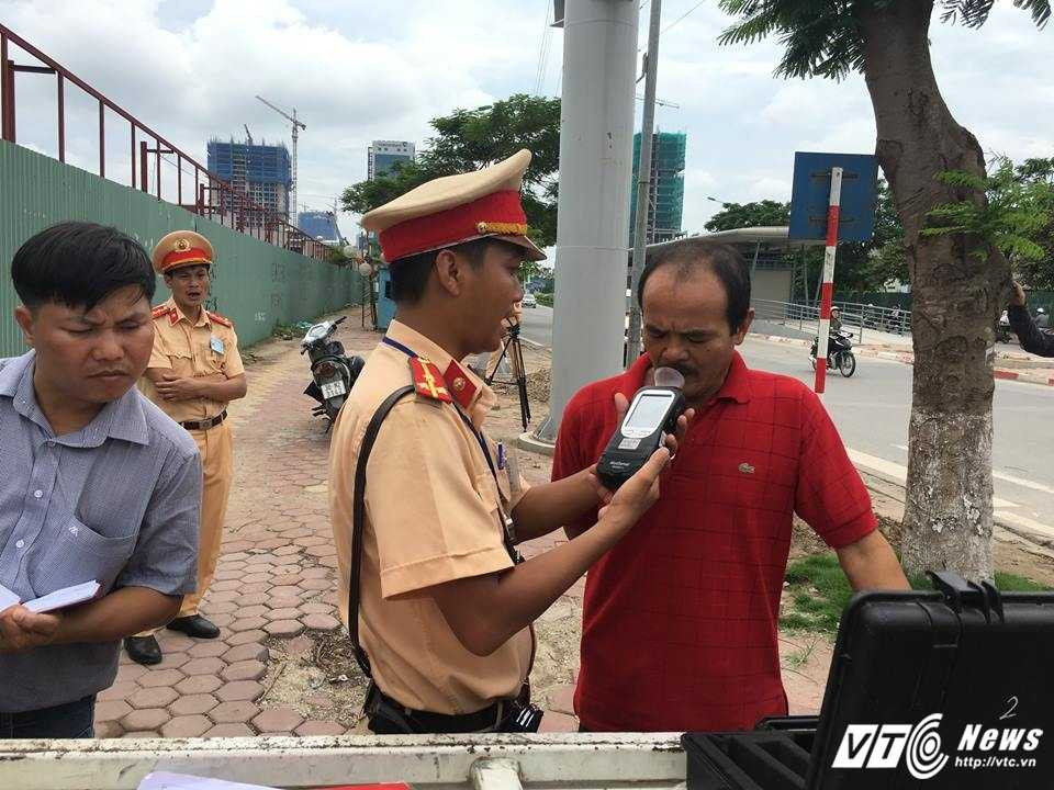 14064218_1811785349056908