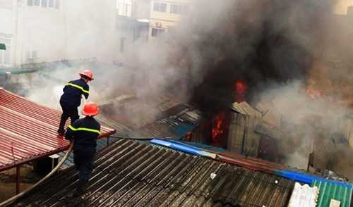 chay_gan_truong_tieu_hoc_1_jzvw