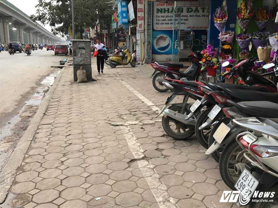 Vạch vỉa hè gấp khúc ở Hà Nội - Lãnh đạo Thanh Xuân lý giải