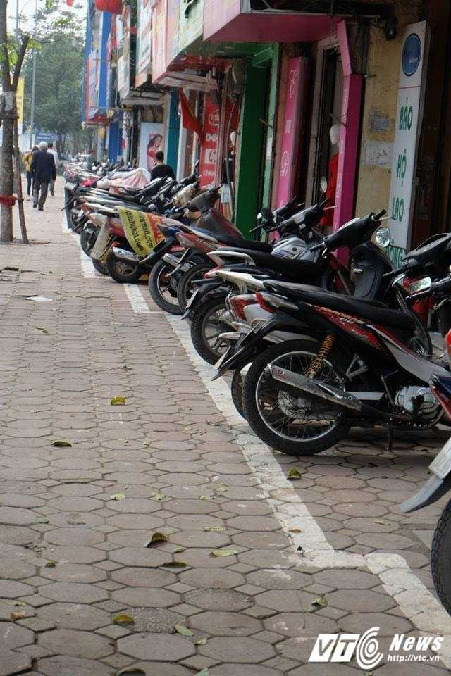 Vạch vỉa hè gấp khúc ở Hà Nội - Lãnh đạo Thanh Xuân lý giải