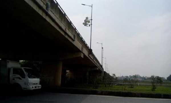 Tu tu tren cao toc Thai Nguyen Ha Noi , tu tu tre ncao toc, csgt cứu người nhảy cầu trên cao tốc, cô gái nhảy cầu trên cao tốc hà nội - thái nguyên, cứu người tử tự trên cao tốc, csgt cuu nguoi, caotoc ha noi thai nguyen, tin tuc, tin tuc xa hoi, tin tuc trong ngay, bao, vtc.vn