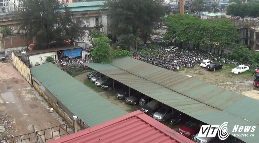 Hinh anh Dan xot xa nhin hang ngan o to,xe may no mua no nang tai Ha Noi 15