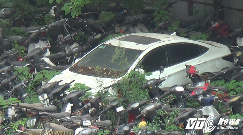 Hinh anh Dan xot xa nhin hang ngan o to,xe may no mua no nang tai Ha Noi 19