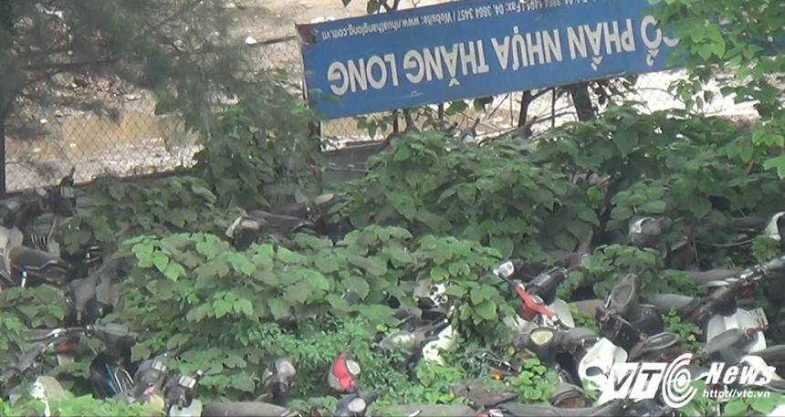 Hinh anh Dan xot xa nhin hang ngan o to,xe may no mua no nang tai Ha Noi 22