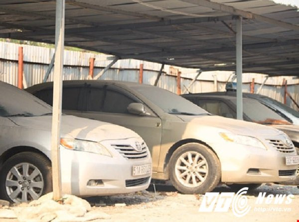 Hinh anh Dan xot xa nhin hang ngan o to,xe may no mua no nang tai Ha Noi 23