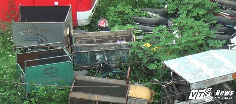 Hinh anh Dan xot xa nhin hang ngan o to,xe may no mua no nang tai Ha Noi 26