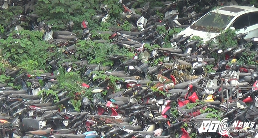 Hinh anh Dan xot xa nhin hang ngan o to,xe may no mua no nang tai Ha Noi 27