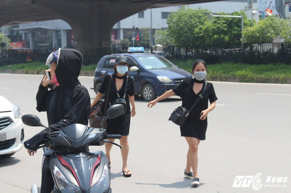 Hinh anh ‘Che’ ham di bo nghin ty mat nhu dieu hoa, dan Thu do cat mat tu than qua duong 12