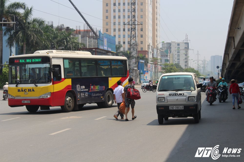 Hinh anh ‘Che’ ham di bo nghin ty mat nhu dieu hoa, dan Thu do cat mat tu than qua duong 14