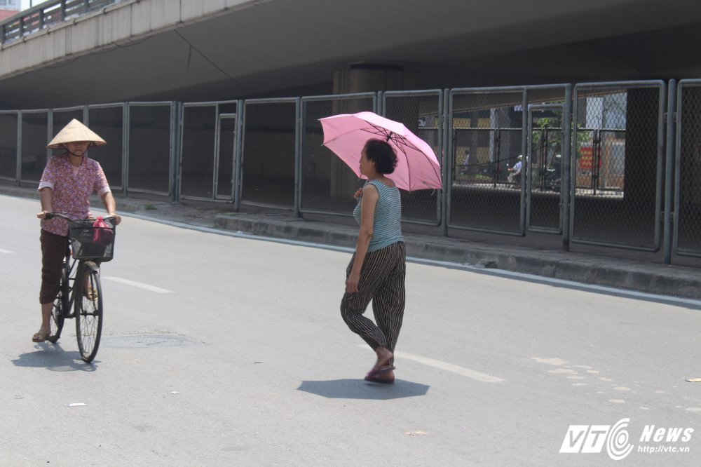 Hinh anh ‘Che’ ham di bo nghin ty mat nhu dieu hoa, dan Thu do cat mat tu than qua duong 20