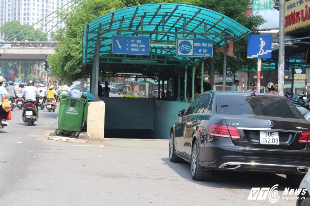 Hinh anh ‘Che’ ham di bo nghin ty mat nhu dieu hoa, dan Thu do cat mat tu than qua duong 20