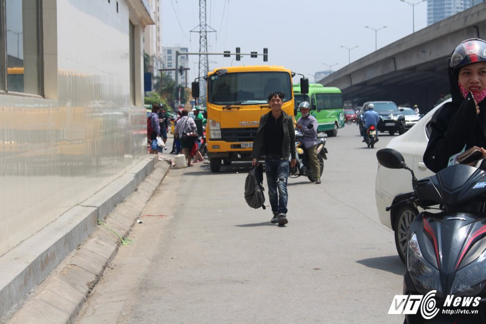 Hinh anh ‘Che’ ham di bo nghin ty mat nhu dieu hoa, dan Thu do cat mat tu than qua duong 9