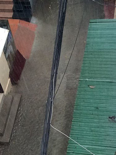 mua-trang-troi-dong-xe-chon-chan-vi-duong-ha-noi-ngap-hinh-9 3