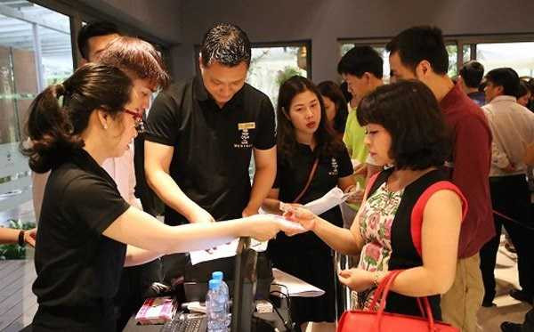 20170217170917-xep-hang-m