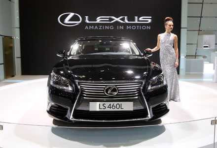 gia_xe_lexus