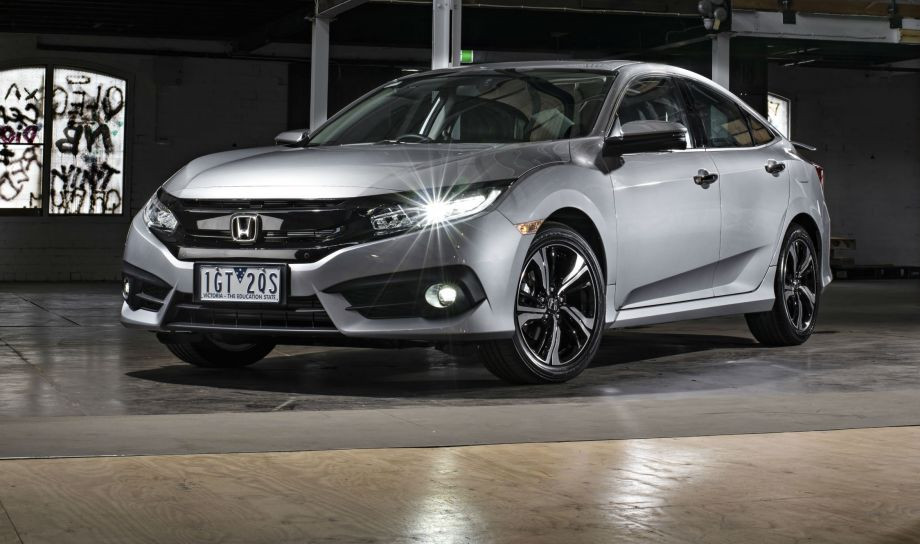 2016_honda_civic_rs_sedan_australian_preview_01-0315-920x544 7