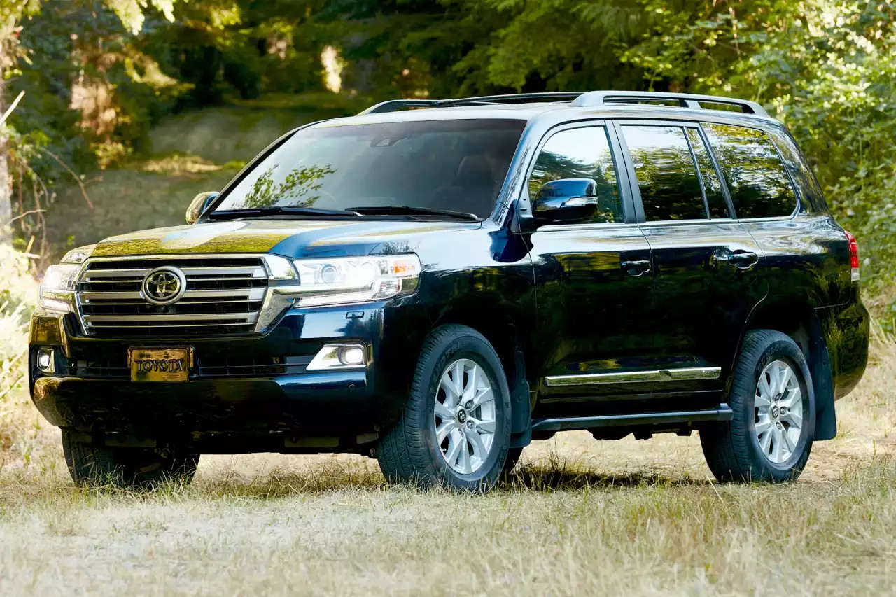 2016_toyota_land-cruiser_4dr-suv_base_fq_oem_1_1280 3
