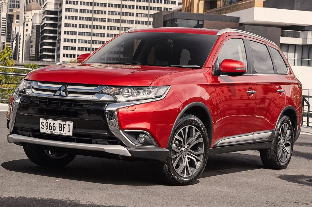 Mitsubishi-Outlander-2016-static-main