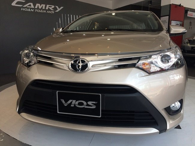 toyota-vios-nau-vang