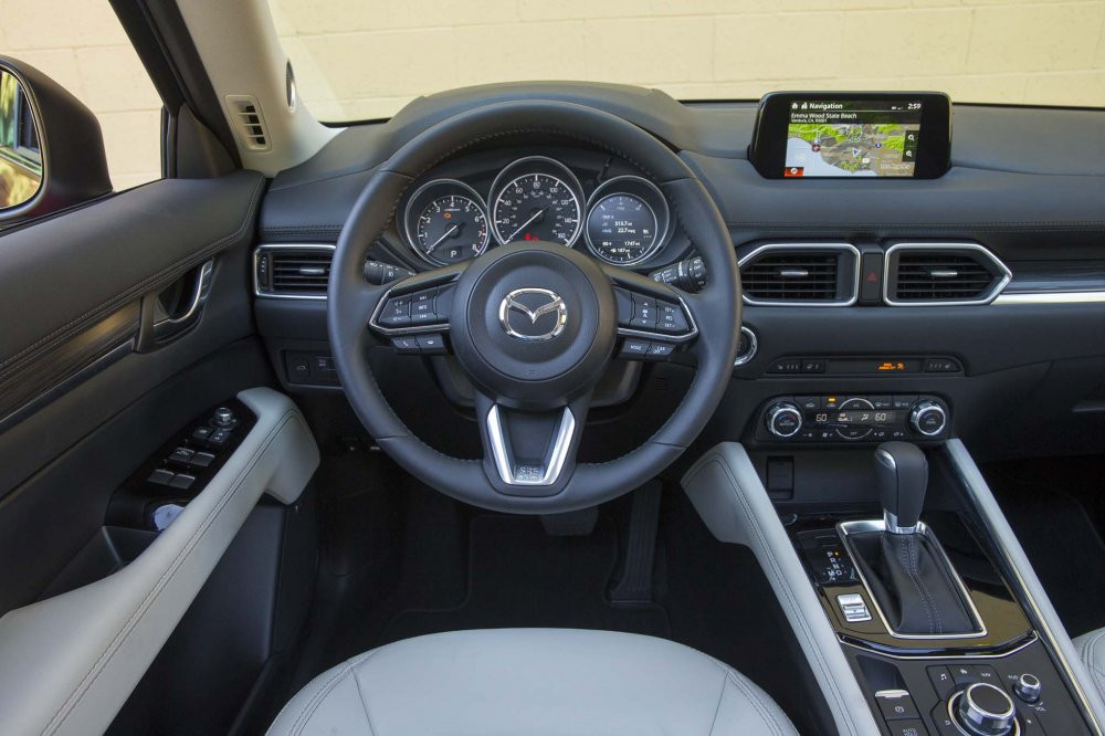 2017-Mazda-CX-5-GT-AWD-cockpit-02 3