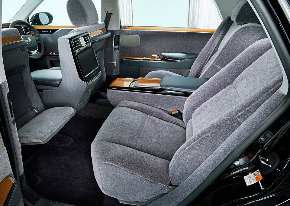 ToyotaCentury2018160008 5