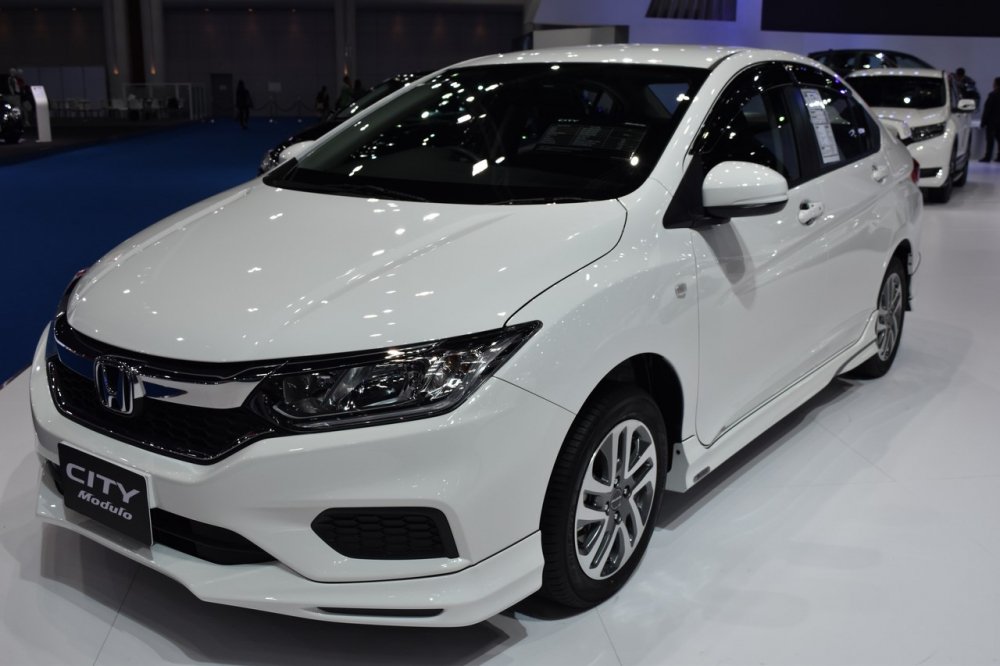 2017-Honda-City-Modulo-facelift-front-three-quarter-at-the-BIMS-2017 9