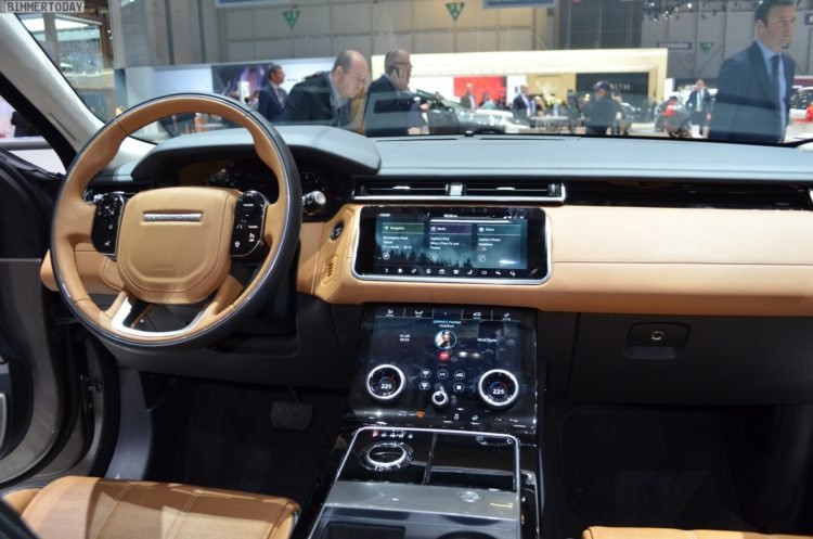 2017-Range-Rover-Velar-P380-Interieur-Genf-Autosalon-Live-02-750x497