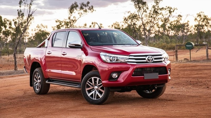 Toyota-Hilux-2016-tuvanmuaxe-1
