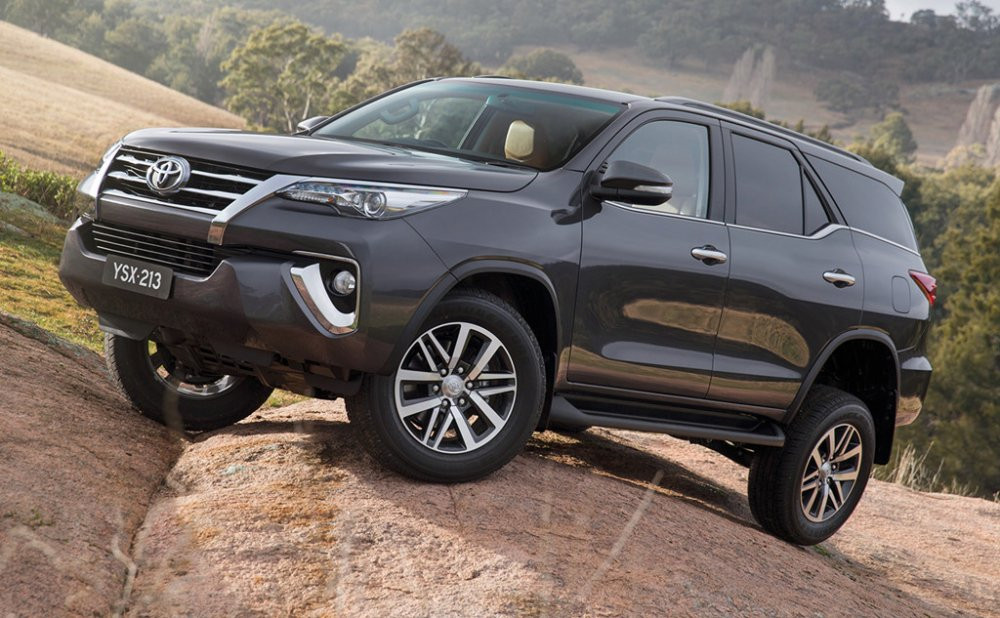 2016ToyotaFortuner3