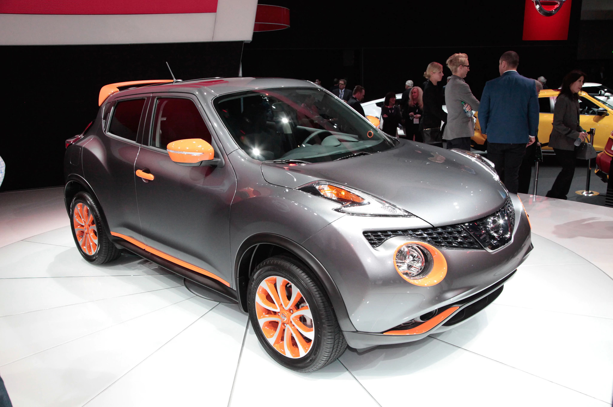 2015-Nissan-Juke-front-three-quarter